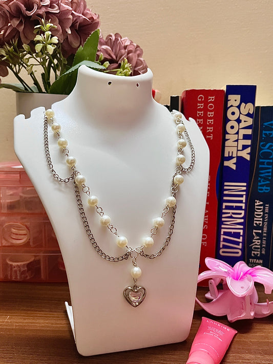 Stargirl with chain necklace